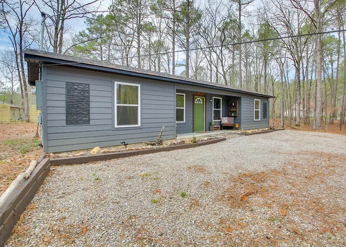 Tranquil Hot Springs Getaway Near Ouachita River!