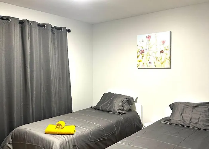 Spacious Downtown 3Br Home, 4Bds