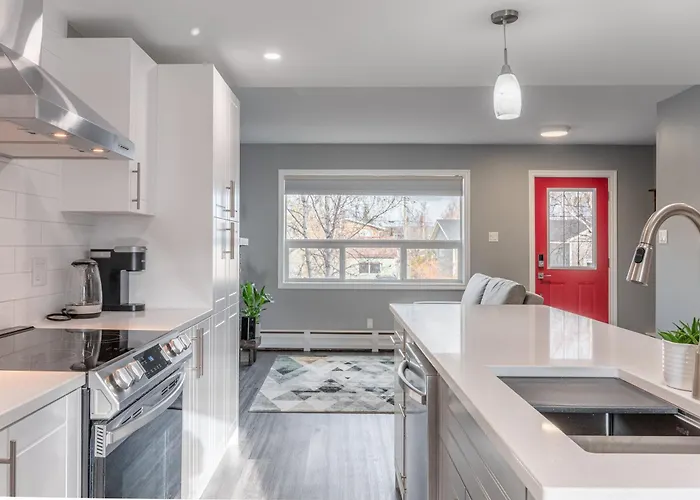 Modern Downtown 3Br 2B Home