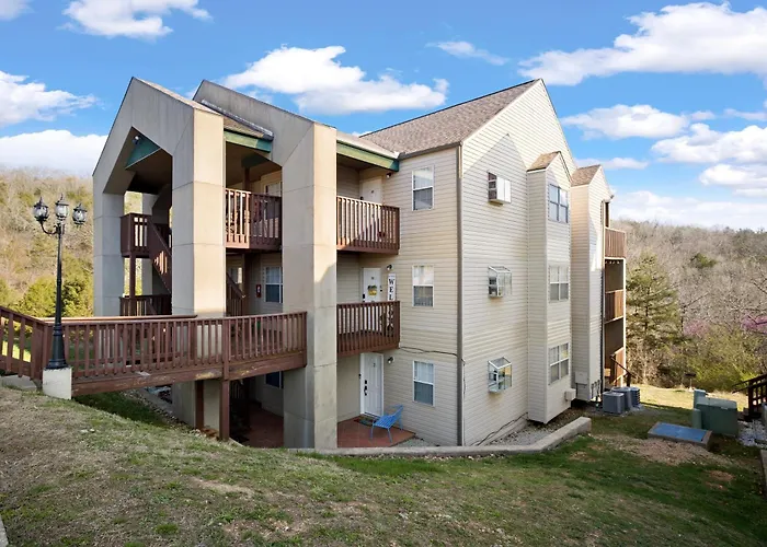Family And Pet Friendly Ground Level Condo, 4 Mins To Silver Dollar City, Amazing Ozark Mountain Views