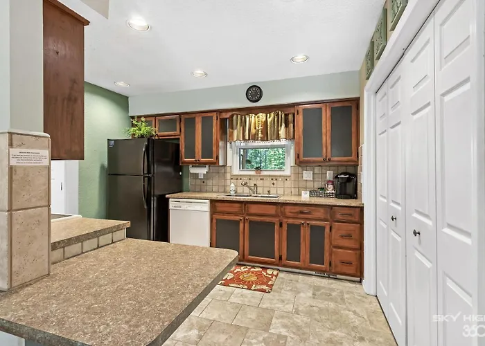 Wooded, Quiet Cottage, Very Close To The Back 40