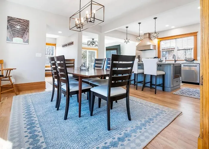 Family-Friendly 4Br Near Uni For An Easy Group Stay