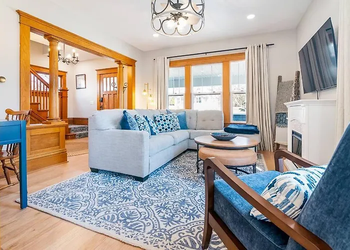 Family-Friendly 4Br Near Uni For An Easy Group Stay