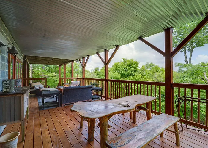 1 Mi To Beech Mtn: Cabin W/ Fire Pit & Bbq!