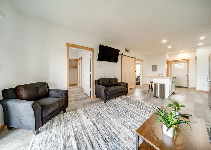 Golf Course View: Centrally Located Condo In Erie