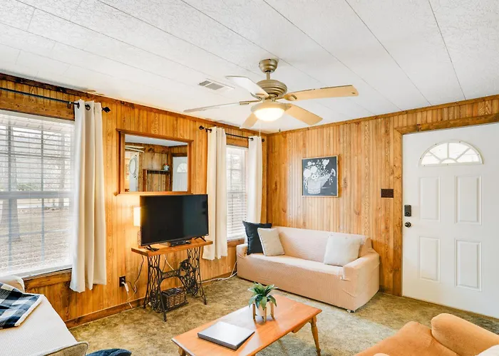 Heber Springs Cabin W/ Deck: 3 Mi To Sugarloaf Mtn