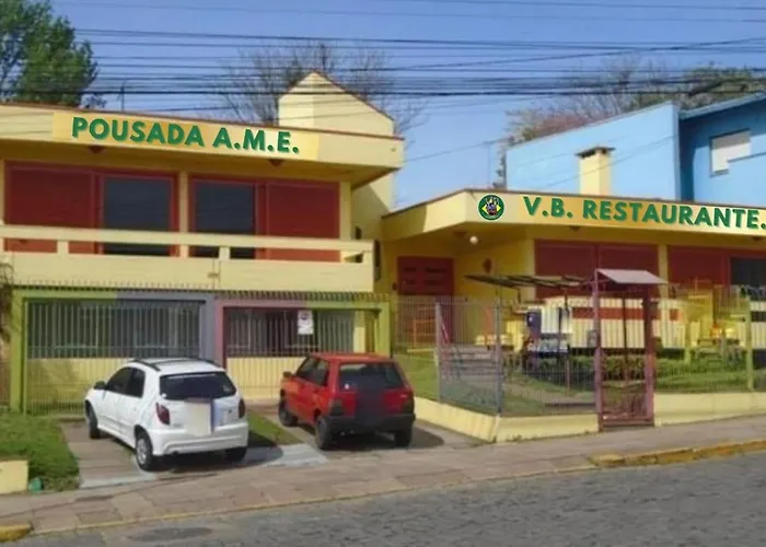 Quarto superior com sacada.