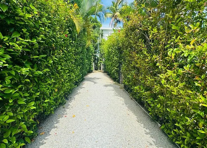 Private Garden Villa With Parking