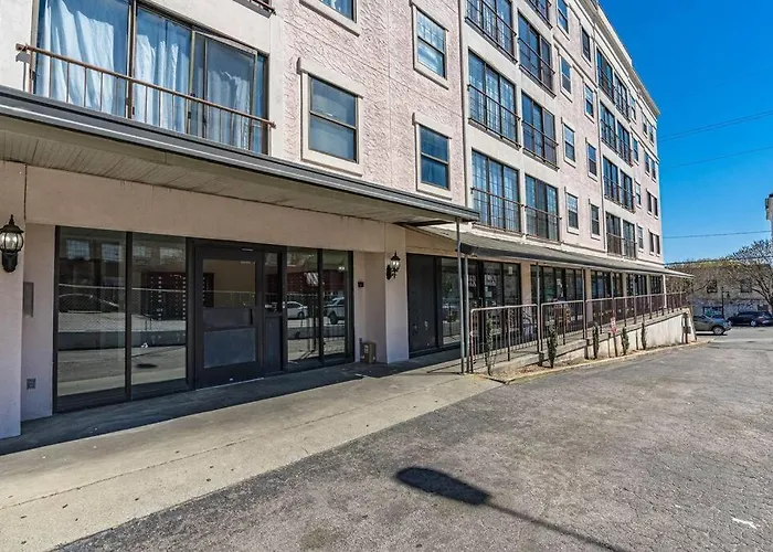 Downtown Columbia Apartment