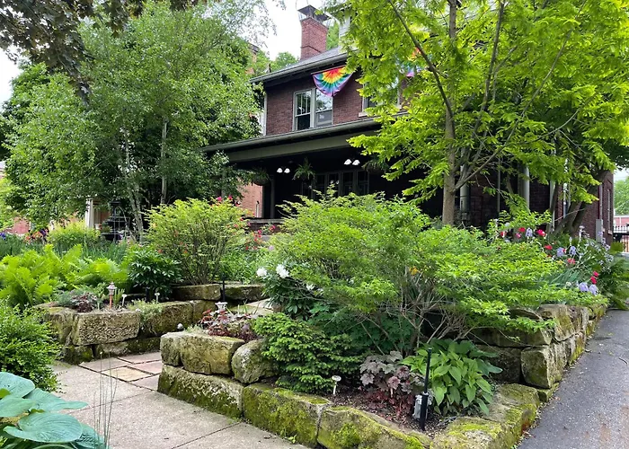 Mike & Allen'S Place On The Park_1
