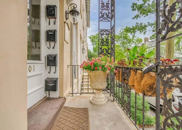 Charming Historic District Parlor Level Apartment