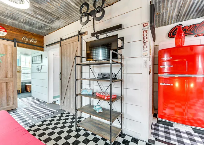 Fifties Diner-Style Llano Home W/ Shared Fire Pit
