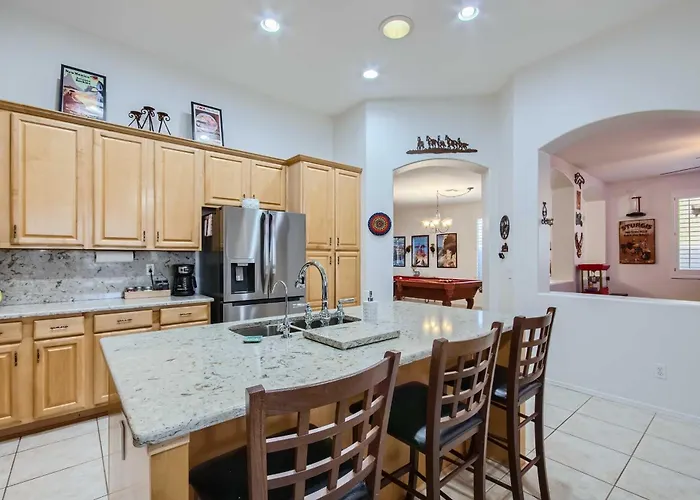 Pool Table + Bar! Family-Friendly Phoenix Retreat