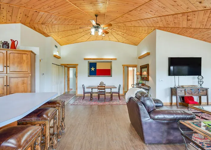 Private Yard & Fishing Dock: 'Canyon Rim Retreat'