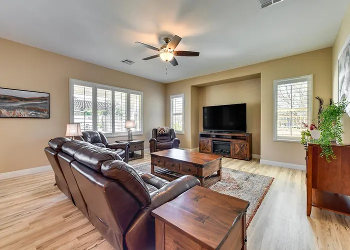 Home W/ Hot Tub & Outdoor Space In Queen Creek!