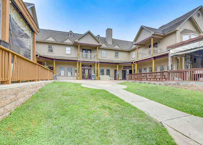 Downtown Kemah Rental ~ 3 Blocks To Boardwalk!