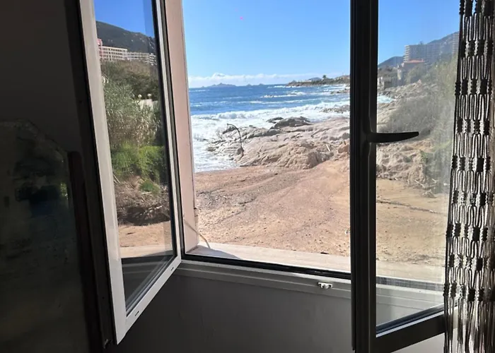 Casa Mare, Cabanon Sur La Plage A Ajaccio Vue Sanguinaires