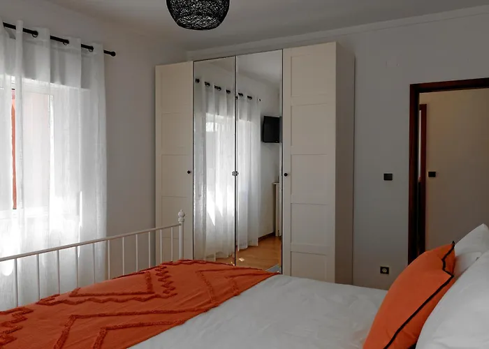 !Private Outdoor Area! 300M-Beach, 3Br No Stairs