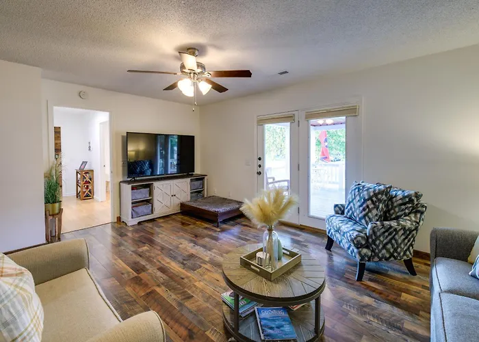 Cozy Home Near Pigeon Forge Attractions
