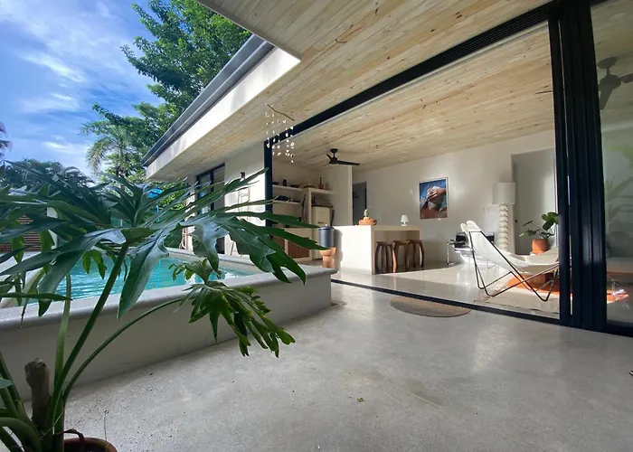Casa Remy - Walk To The Beach And Stay In A Private Compound! Pool, Kitchen, Ac, Wi-Fi