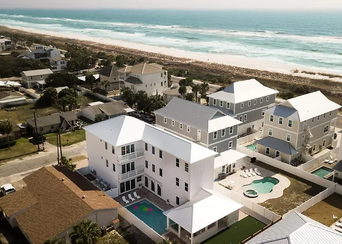 The Taj Of The Gulf! Luxury Beach Mansion! Sleeps 37, Private Pool & Hot Tub, Putting Golf