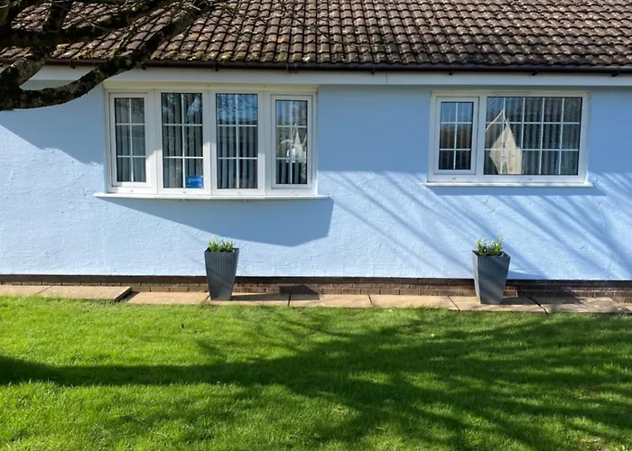 44 Gower Holiday Village Ty Gwyr Cosy 2 Bedroom Chalet With A Seasonal Indoor Pool