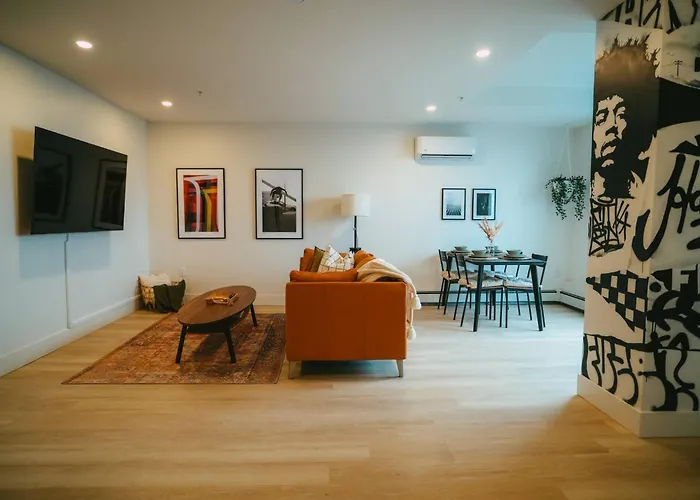 Chic Cozy Retreat - 2Br - Stunning North End Views
