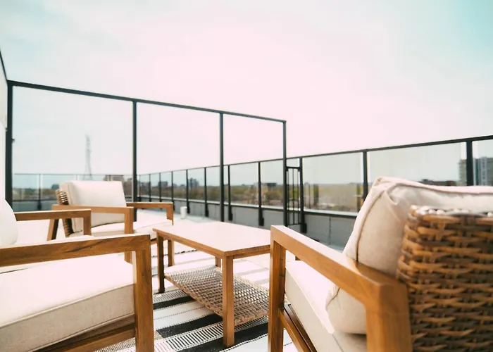 Chic Cozy Retreat - 2Br - Stunning North End Views