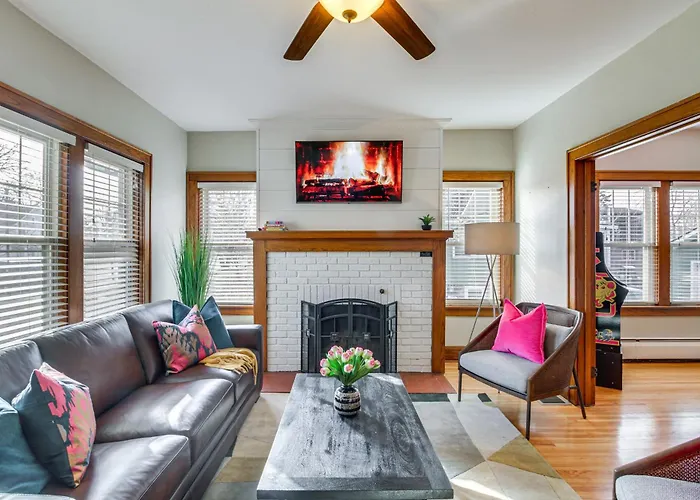 Spacious Detroit Lakes Home: Walk To Downtown!