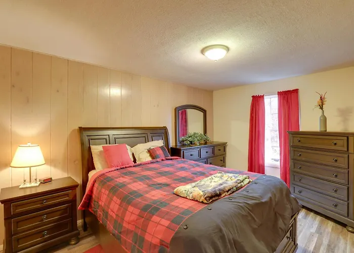 Carolina Country Cabin! Hot Springs Getaway
