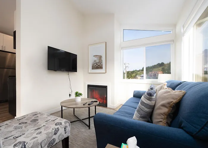 Bright Pacifica Townhouse