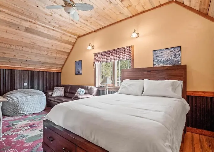 Doty'S River Inn Is A Peaceful 3Bd In Twin Lakes