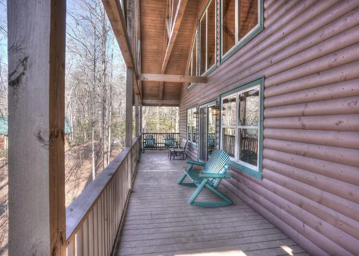 Luxury Cabin Sleeps 8 With Creekside Fire Pit Near Helen Ga