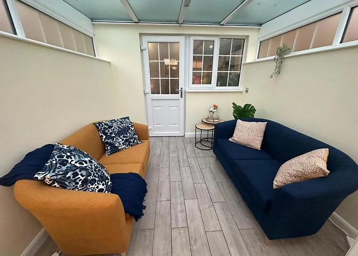 Rooms In Stylish House