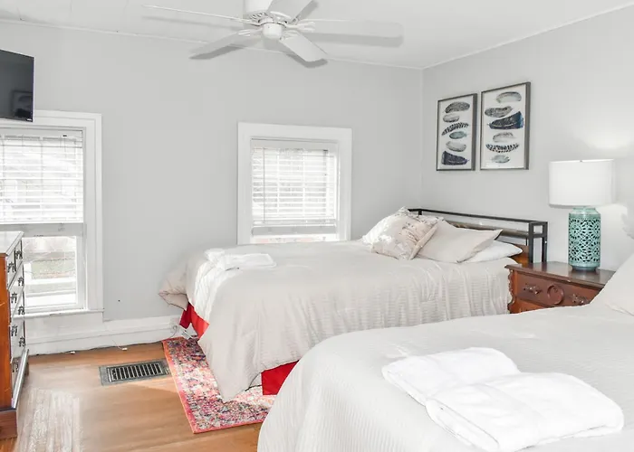 Walk To Parks, Dining & Lake! Game Room! Hot Tub!