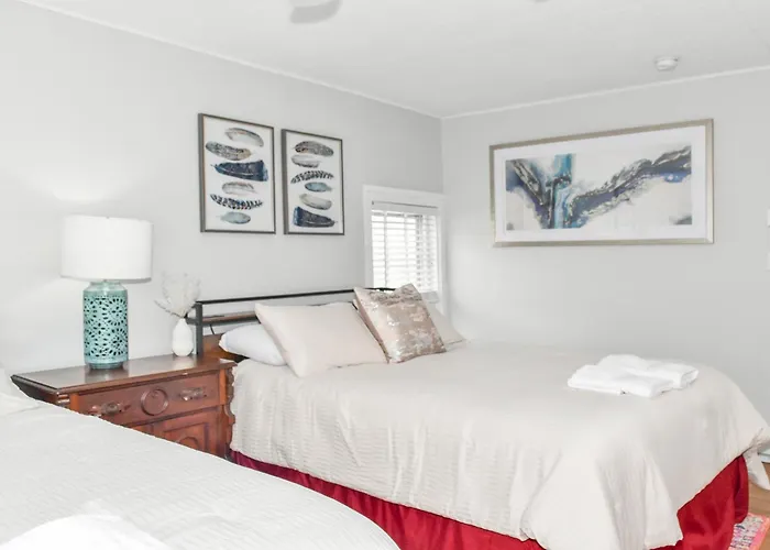 Walk To Parks, Dining & Lake! Game Room! Hot Tub!