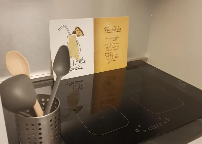 The 6 Apartments