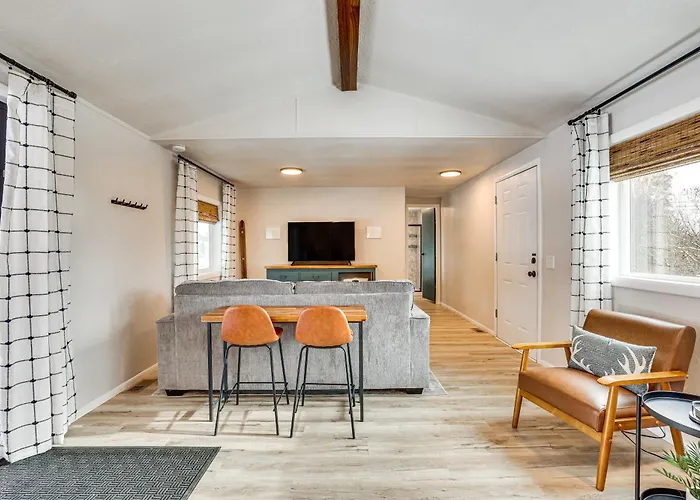 Downtown Cascade Vacation Rental < 1 Mi To Lake!