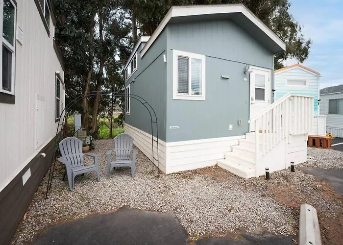 Coastal Tiny House 2 Queen Beds Low Loft