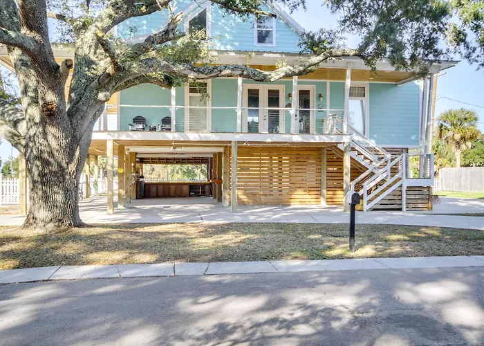 Walk To Beach: Stunning Gulfport Getaway