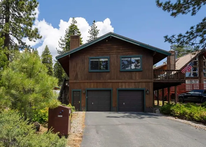 Cozy 3Bdr - 1 Minute To The Beach!