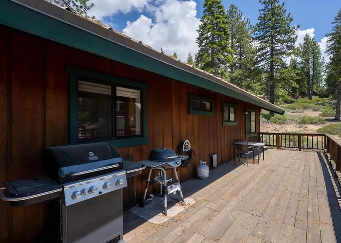Cozy 3Bdr - 1 Minute To The Beach!