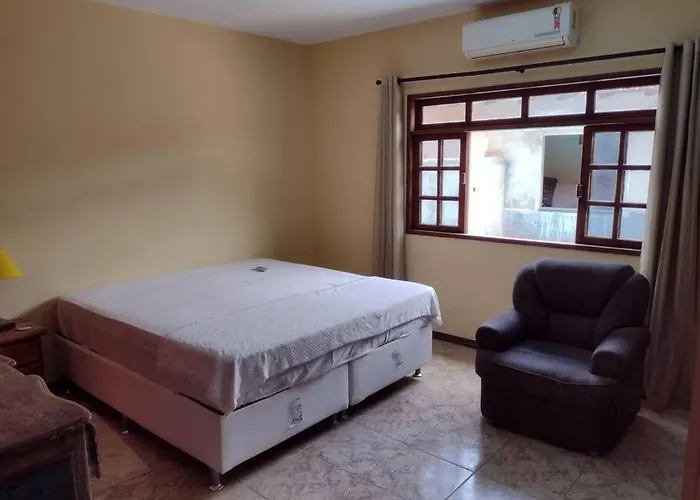 Casa confortável com piscina e churrasqueira