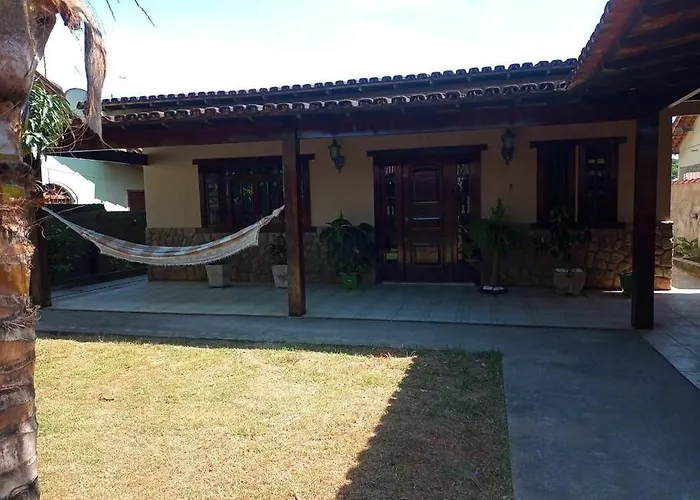 Casa confortável com piscina e churrasqueira