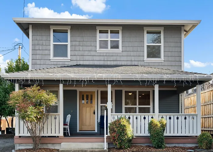 Pioneer Vacation Rentals - Pioneer Craftsman House