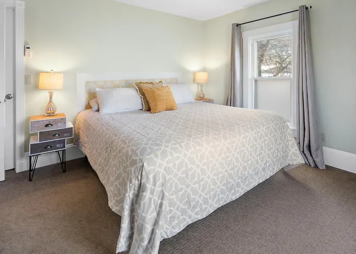 Pioneer Vacation Rentals - Pioneer North Suite Downtown Ashland