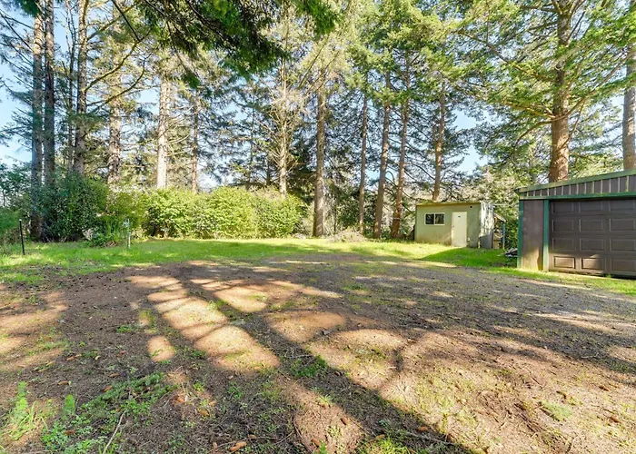 Fish On-Site & Explore Coos Bay! Creekfront Cabin