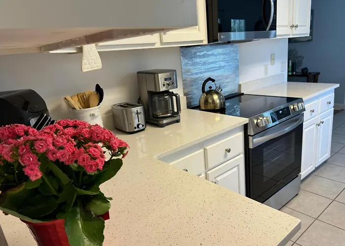Waterfront Newly Renovated And Decorated 3Brs Home