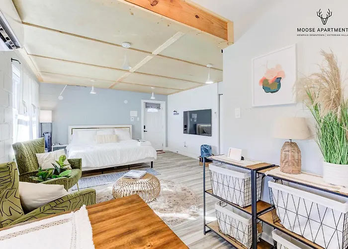 Modern Luxe Studio - Free Gated Parking - King Bed