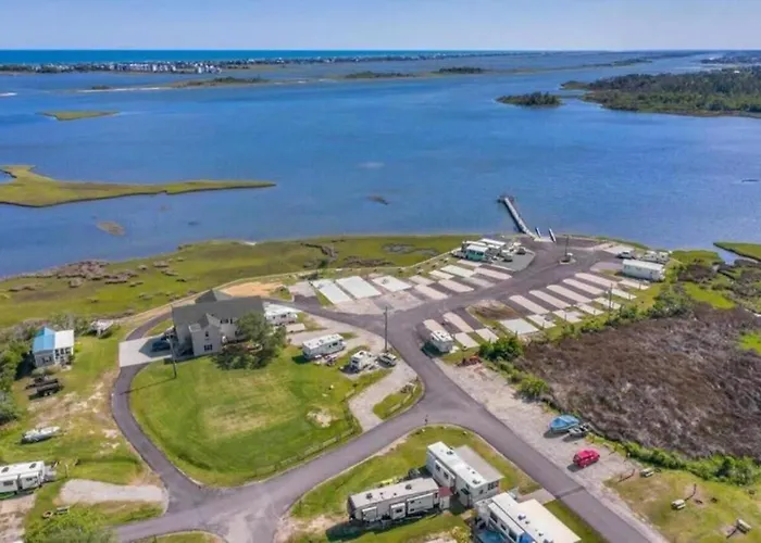 Unique Cabin Near Surf City With Loft And Parking